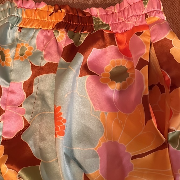 Final Price. NWT, Shiny Floral Track Shorts, L - Picture 11 of 12